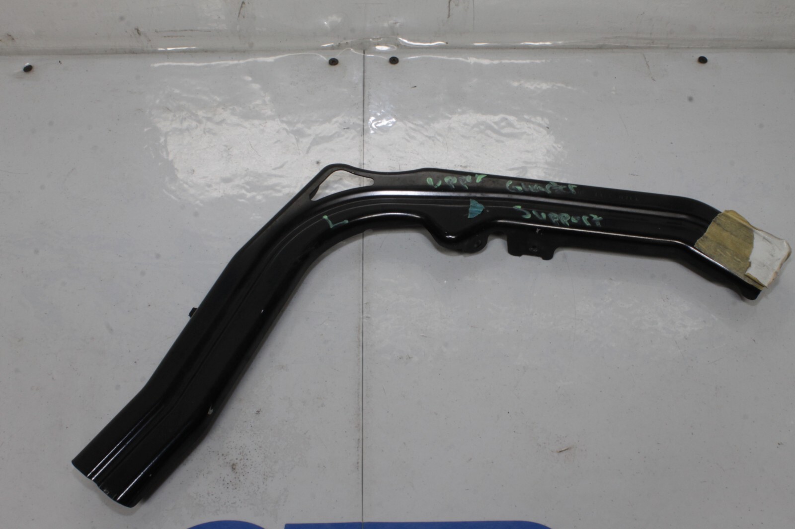12-14 MCLAREN MP4-12C 12C 570 650 OEM LH UPPER QUARTER PANEL BRACKET 11A0937CP