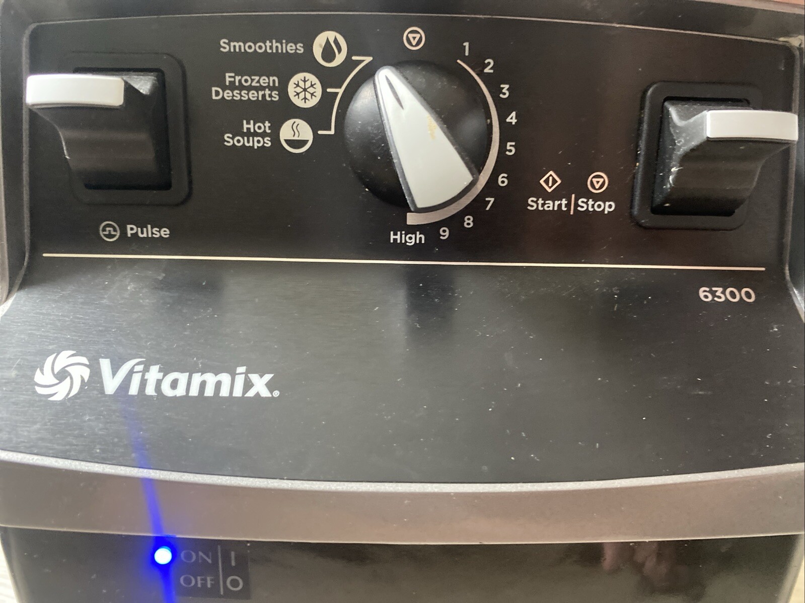 Vitamix Blender 68 oz Silver Model VM010102B with Tamper Plunger