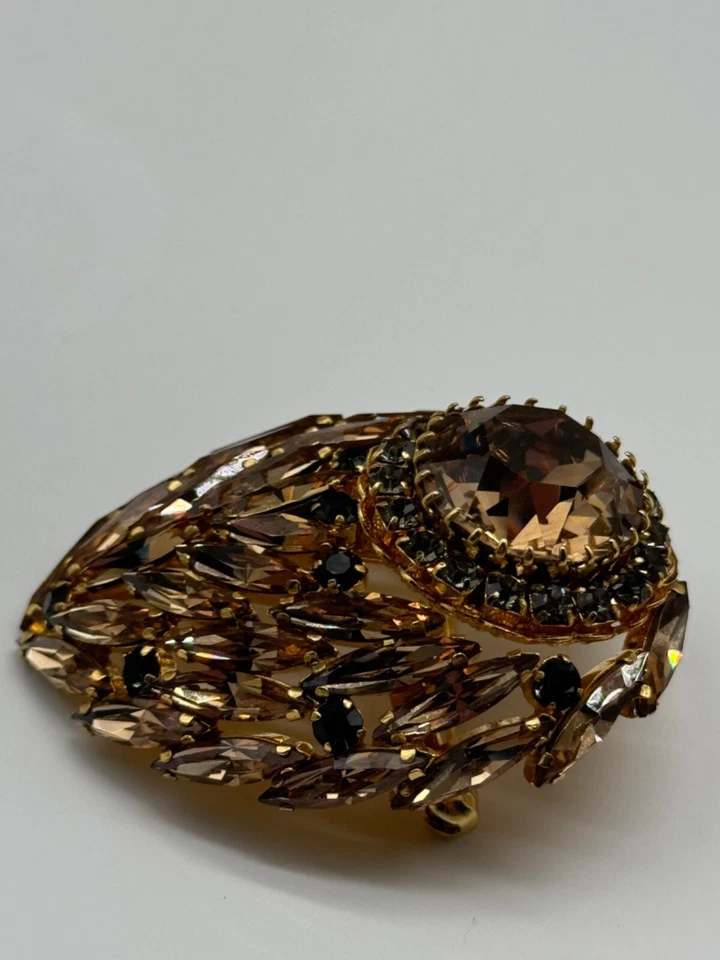 Vintage Schoffel Austria Signed Rhinestone Gold Tone Brooch - Image 4 of 4