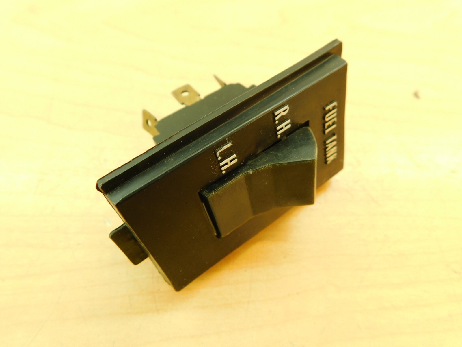 DUAL GAS TANK SWITCH ASSEMBLY FITS 19731980 GMC CHEVY TRUCK 76CT11D2