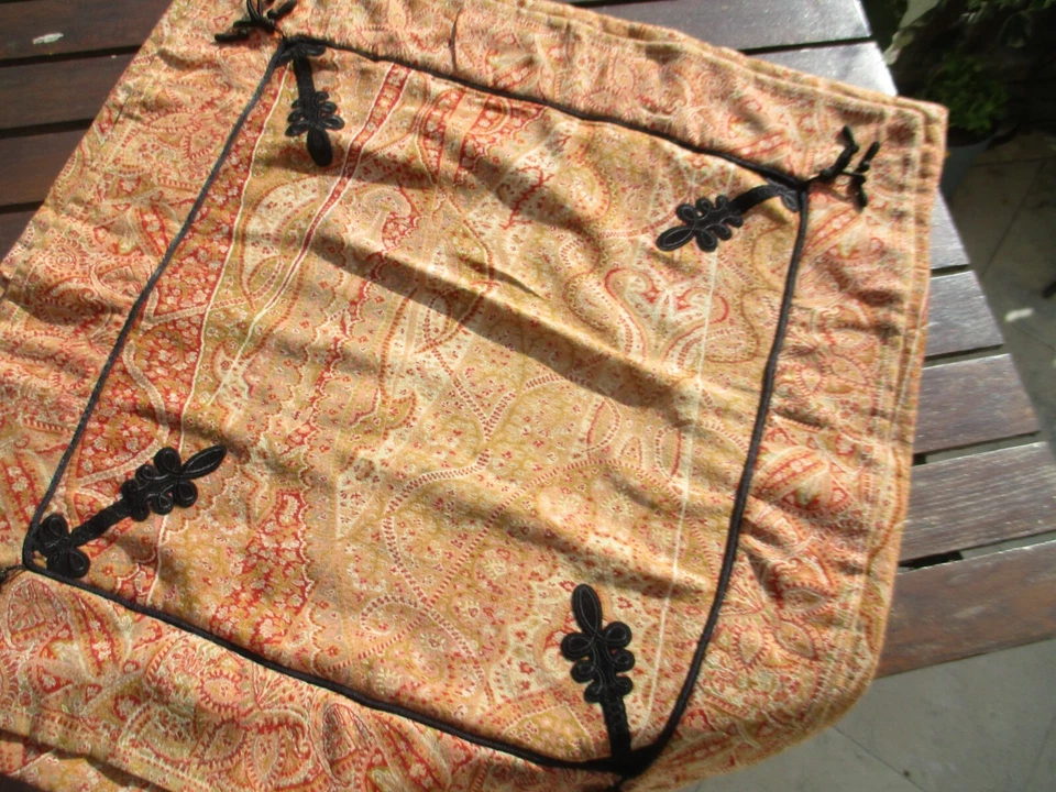 gros coussin fait avec un châle Cachemire ancien 1860 et 1976 - Photo 3/4