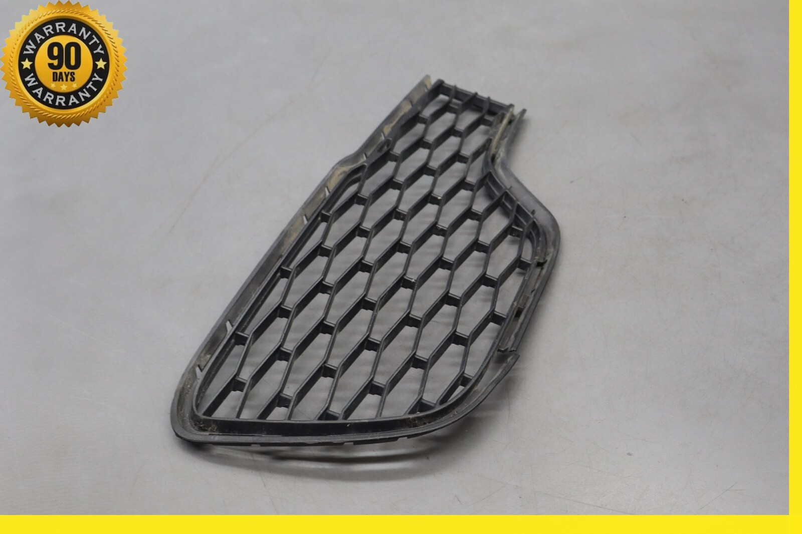 14-20 Maserati Ghibli Front Left Side Bumper Grille Bezel Molding Cover Oem