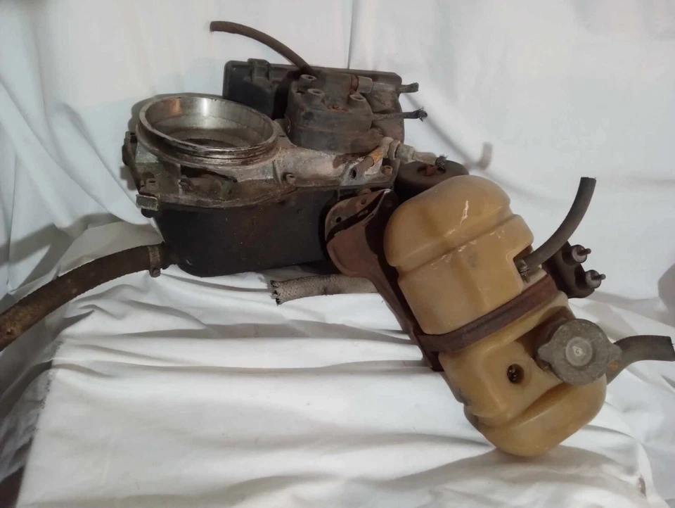 Caja de filtro de aire Porsche 924 S/ 944 con sensor de flujo de aire FL refrigerante resevoir OEM Foto 2 de 4