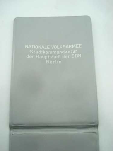 RDA NVA Alemania Oriental Regalo Honorario Ciudad Comando Placa e Insignia Estuche Plata Oro - Imagen 4 de 5