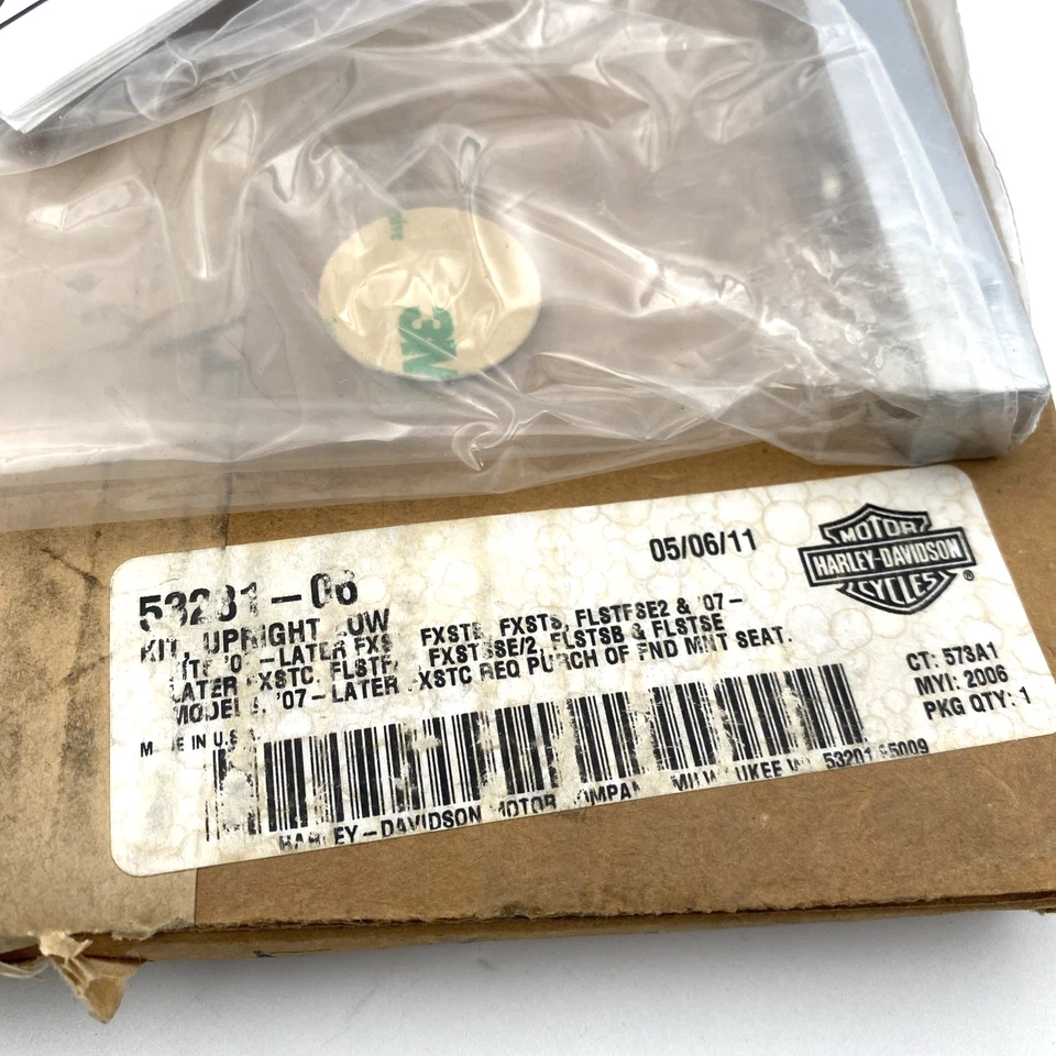 Respaldo vertical Sissy Bar cromado bajo OEM Harley 53281-06 06-17 Softail Foto 2 de 4