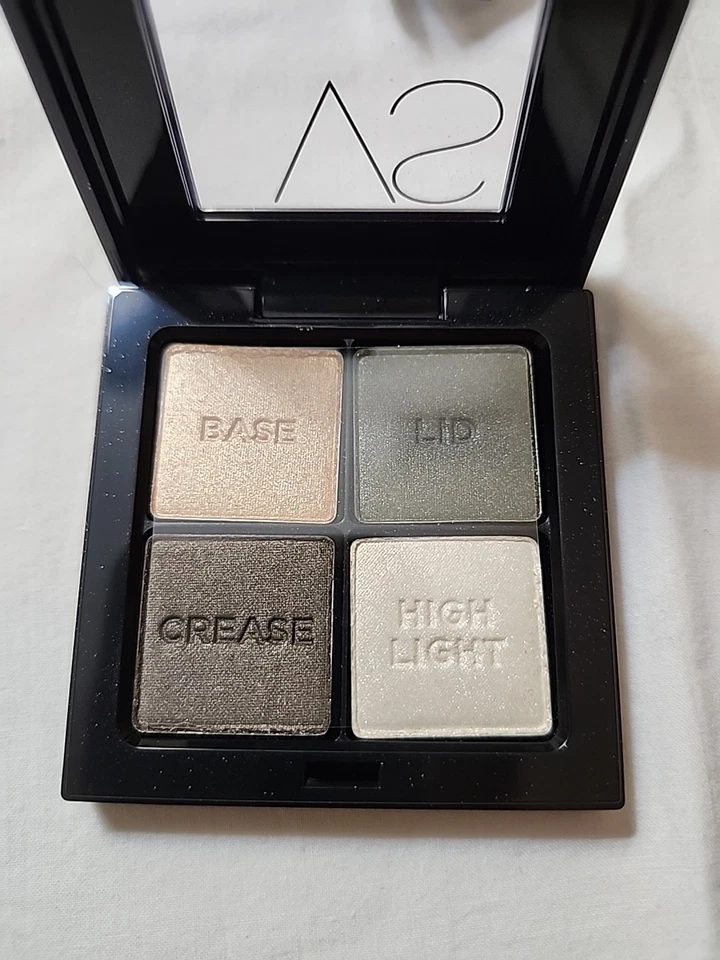 New Victoria's Secret eye shadow quad - Heiress - Image 2 of 4