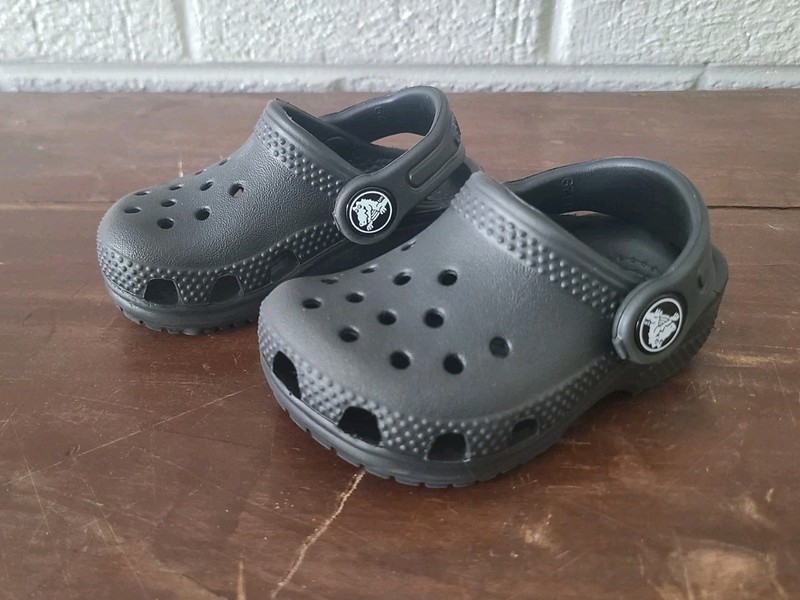 Crocs Baby Toddler Boy Girl Size 4 C Black Rubber Clog Shoes