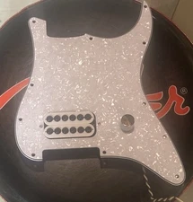 Tom Delonge Import Invader USA Spec Electronics 11-Hole 3 Ply Pearloid