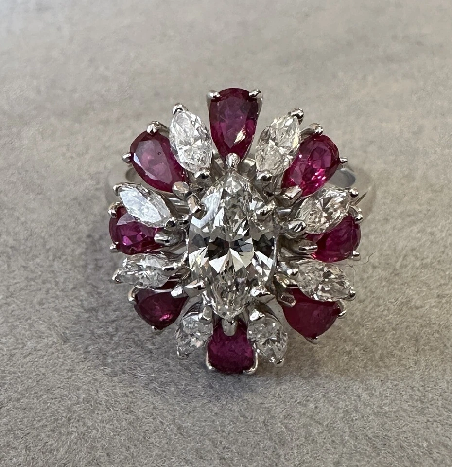 Anillo de cóctel GIA 0,93 quilates con diamantes marquesa y rubí pera en platino - HM2596BE