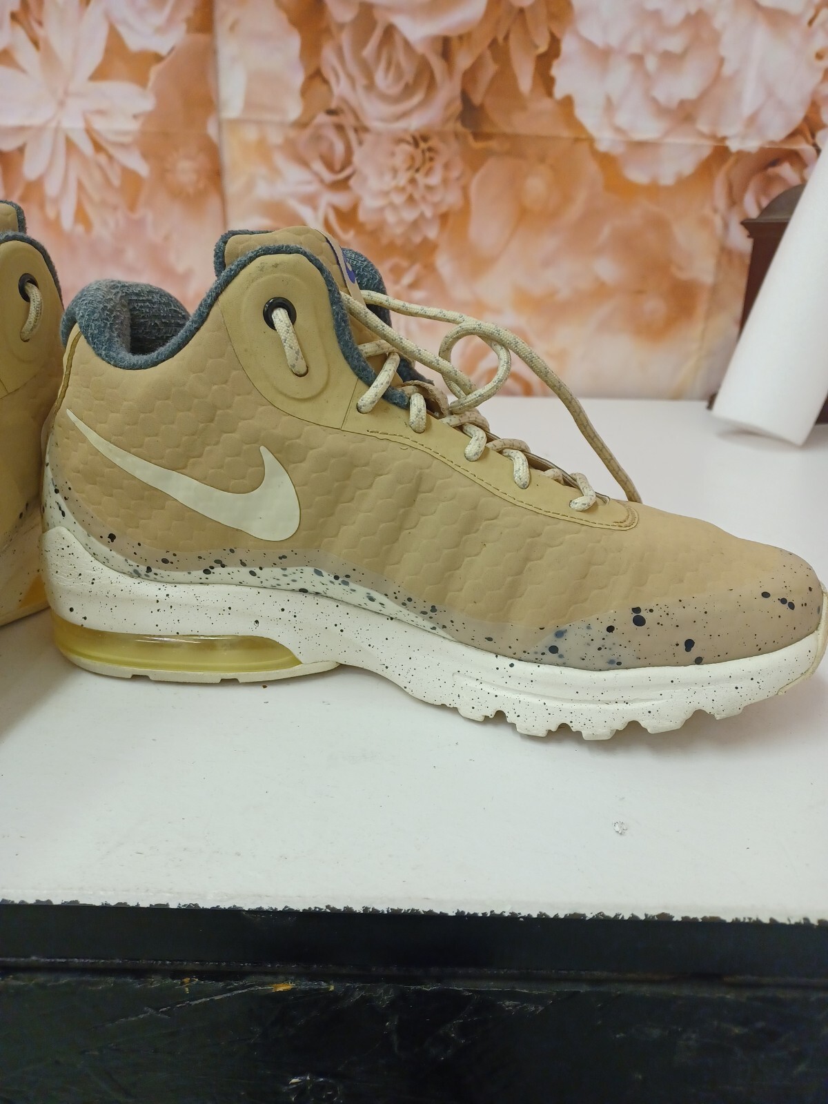 Nike Air Max Invigor Mid Sneakers 