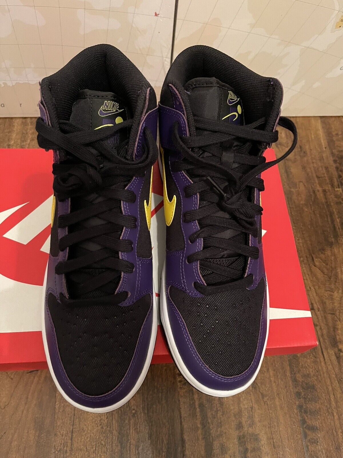 New NIB sz.9.5 Mens Nike Dunk High Hi PRM EMB Lakers DH0642-001 Court Purple