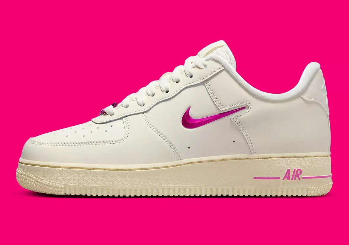 Nike Air Force 1 07 SE с низким содержанием кокосового молока Розовый FB8251-101 Женский размер 9