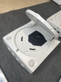 SEGA Dreamcast 4 Console Lot Controllers Cables 7 Games MvC 2 Tech Romancer