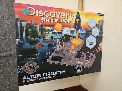 Discovery #MINDBLOWN Action Circuitry Electronic Build-it-yourself STEM Set
