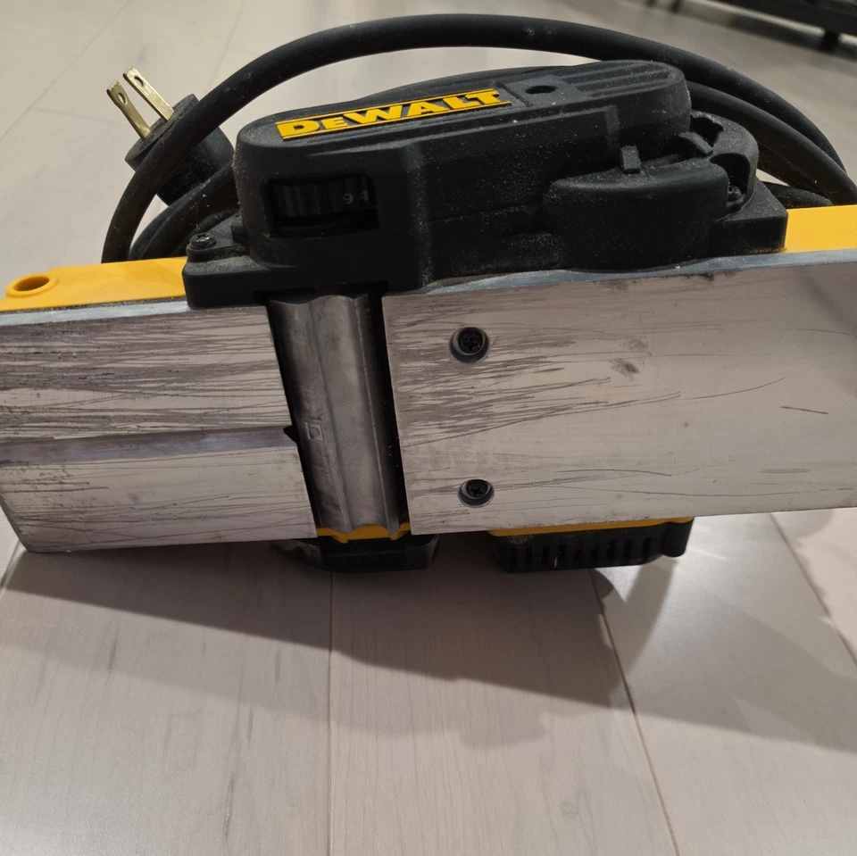 Cepilladora de mano portátil DEWALT D26676 3-1/4 pulgadas Foto 3 de 3