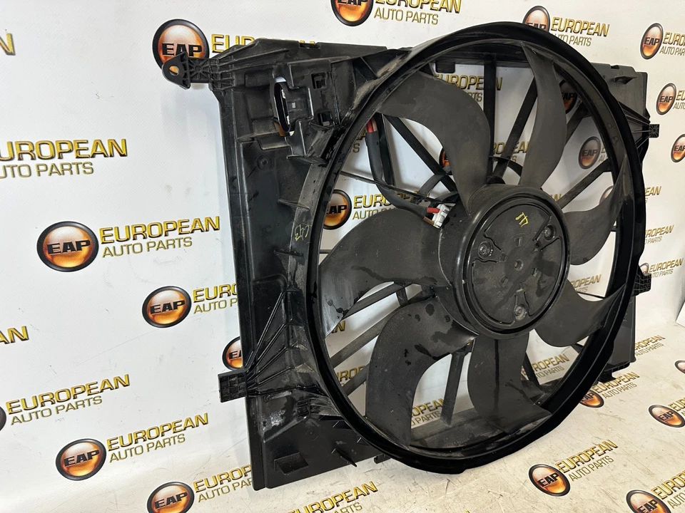 2016-2021 Mercedes W205 C43 AMG Radiator Cooling Fan Shroud Motor Assembly OEM - Изображение 2 из 4