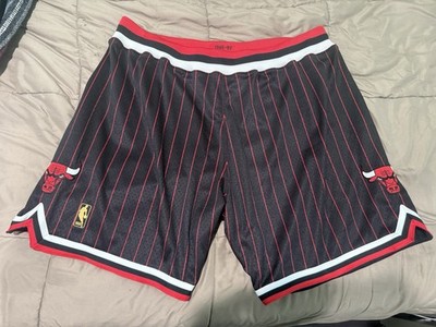 Mitchell & Ness Chicago Bulls1996-97 パンツ s-l400.jpg
