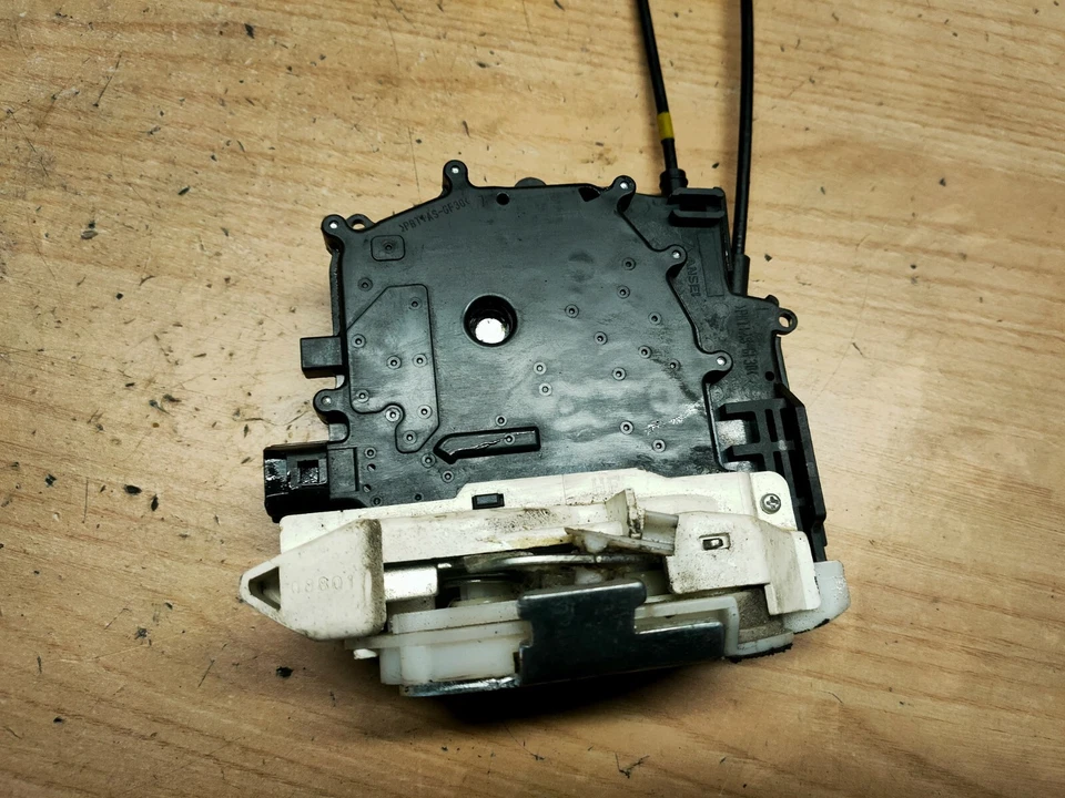 Mitsubishi Outlander 2009 2,4 Mivec con cerradura puerta delantera lateral del pasajero Foto 2 de 2