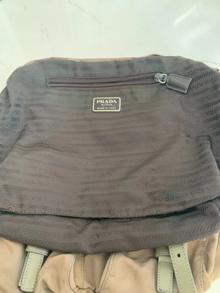 AUTÉNTICA MOCHILA PRADA PEQUEÑA DE NAILON - COLOR CAQUI. seminuevo ¡excelente estado!! Foto 3 de 4