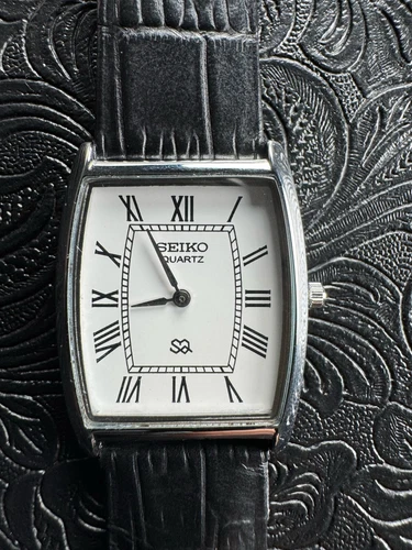 WHITE DIAL SILVER CASE Vintage Seiko Slim Quartz Men's Wrist Watch