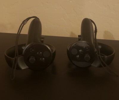 Oculus Rift Left Right Controllers CV1 Virtual Reality USED CONDITION