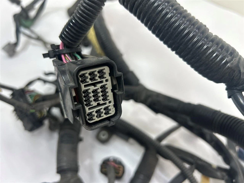 Arnés de cables de motor Suzuki Kizashi 2012 2,4 L PN-3665057L20 usado OEM Foto 2 de 4