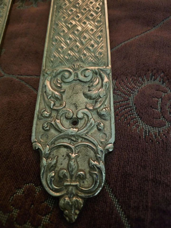 Placa posterior antigua grande de latón Foto 3 de 4