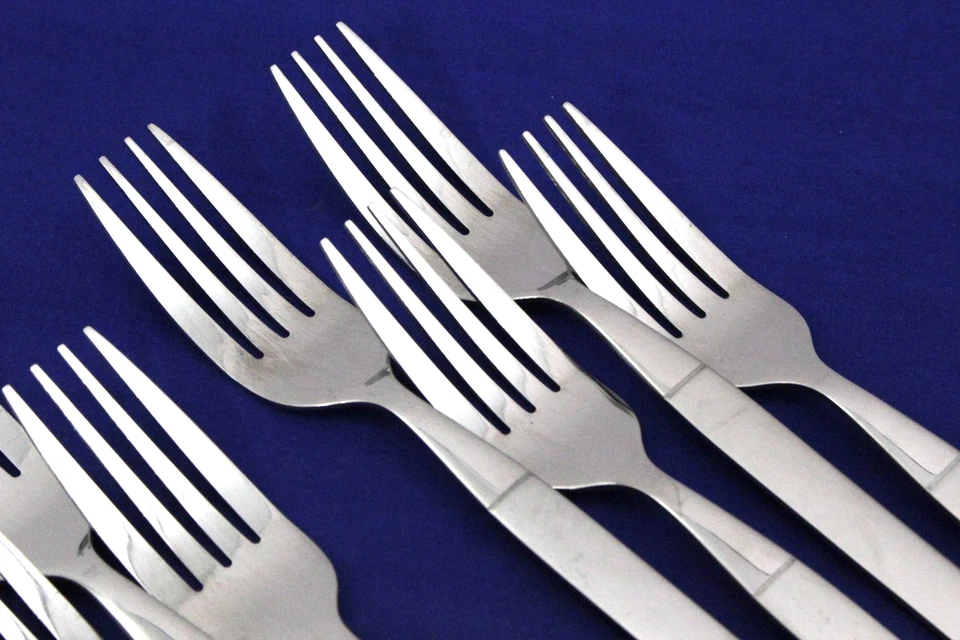 Set of 4 Dinner forks Farberware Alexandria Stainless Flatware Frosted Handle - Image 3 of 4
