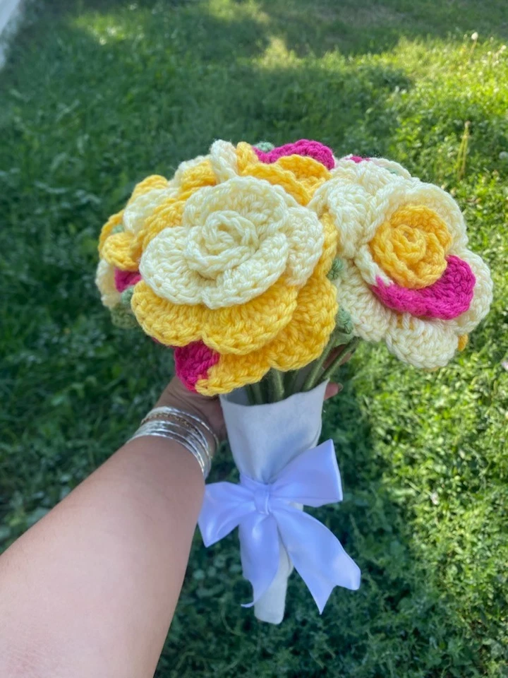 Ramo de flores de ganchillo (hecho por encargo) Foto 3 de 4