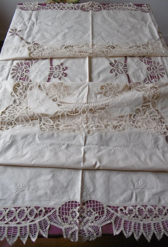 Nappe et 12 Serviettes avec Dentelle et Broderies dans la boite d'origine - Photo 4/4