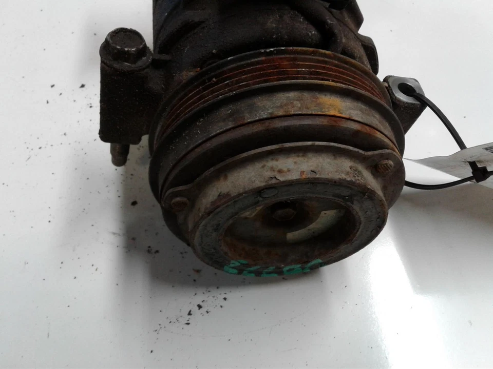 Compressor AC usado serve para: 2002 Gmc Sierra 1500 pickup 6.0 grau C - Imagem 2 de 4