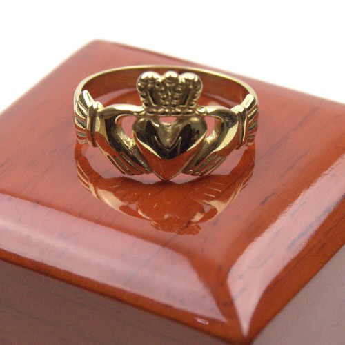 9ct Gold Claddagh Ring Men's Substantial Ring Large Sizes Available Hallmarked - Picture 6 of 11