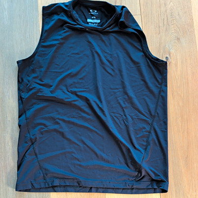 Oakley Men s Black Lightweight Polyester Athletic Crew Neck Tank Top M