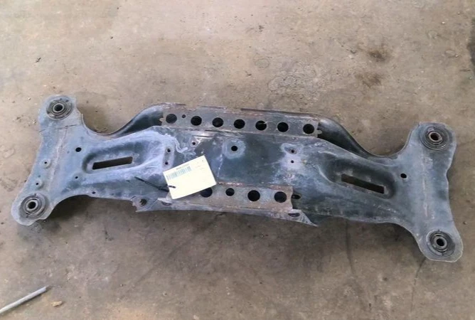 2002-2011 Toyota Camry Rear Subframe Crossmember Rear OEM Foto 2 de 4