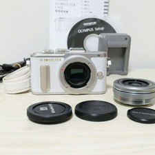 OLYMPUS PEN E PL8 Lens Kit White