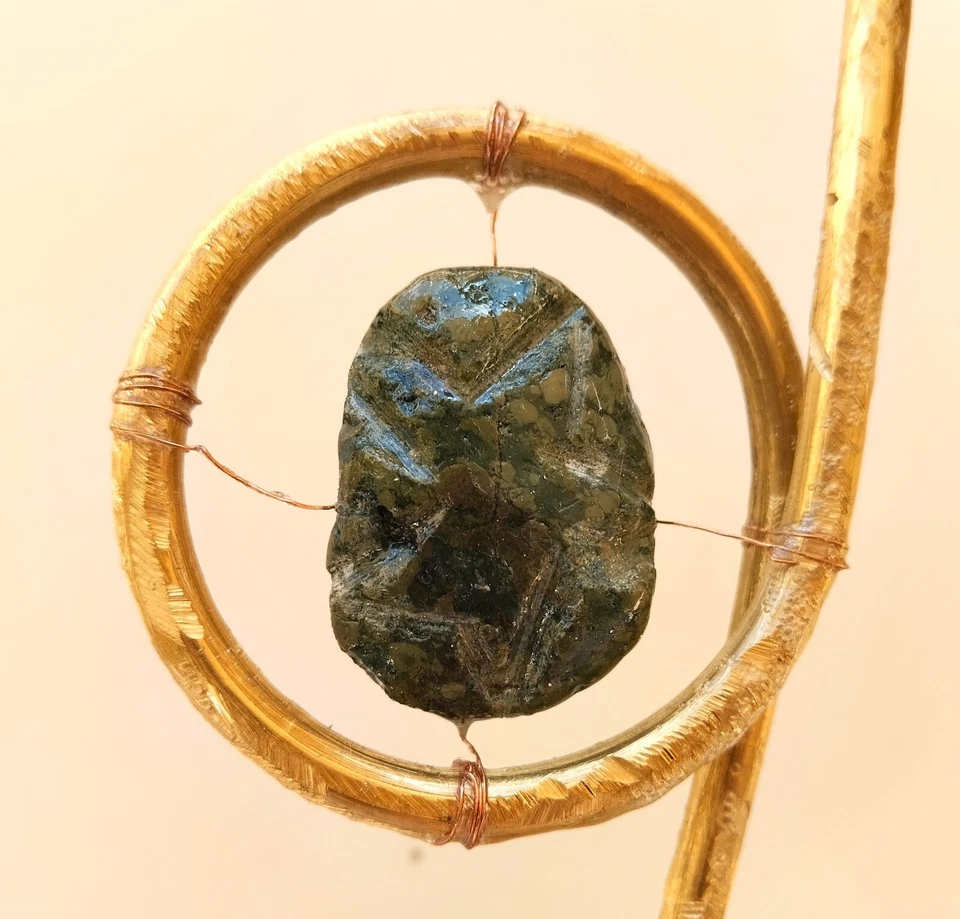 lampada da tavolo artistica multiforme da interni in pietra ottone e rame - Immagine 3 di 4