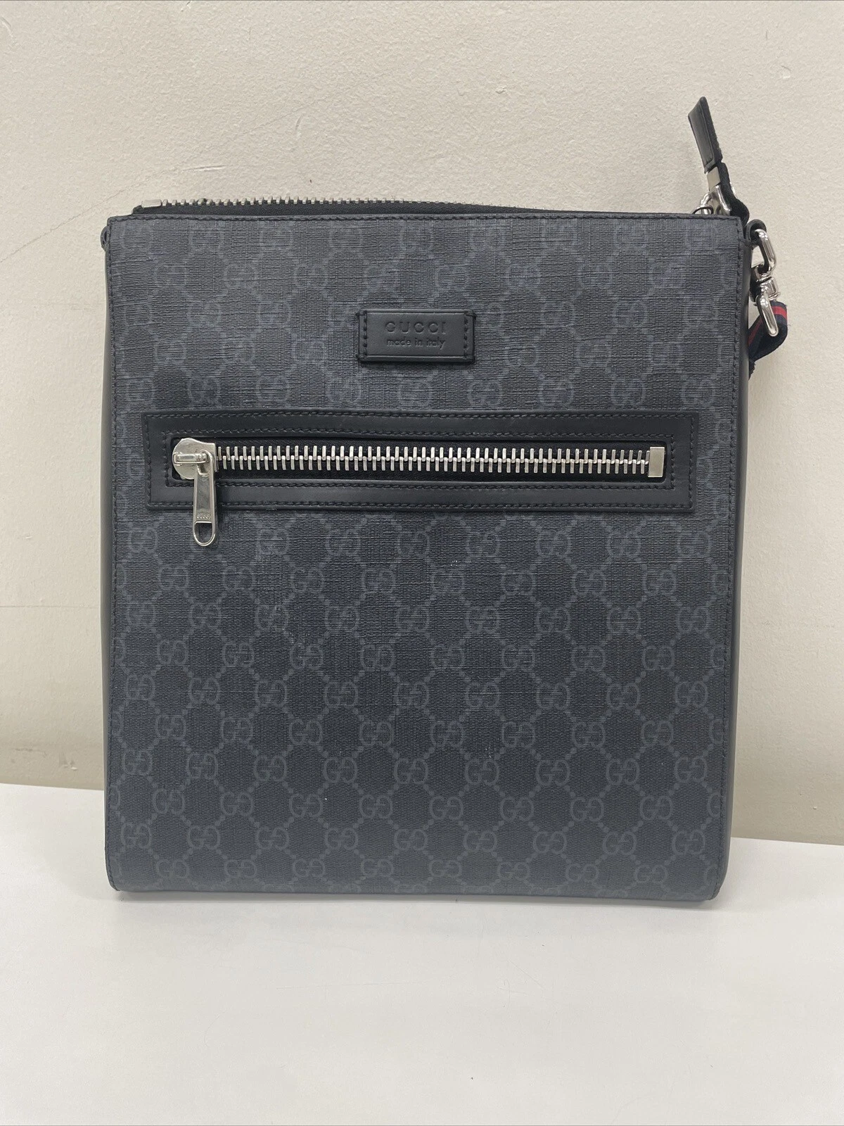Sac messager carré en toile Gucci GG Supreme noir 474137