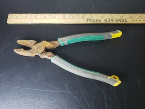 Commercial Electric 8 or 9 inch high-leverage Cable Cutters