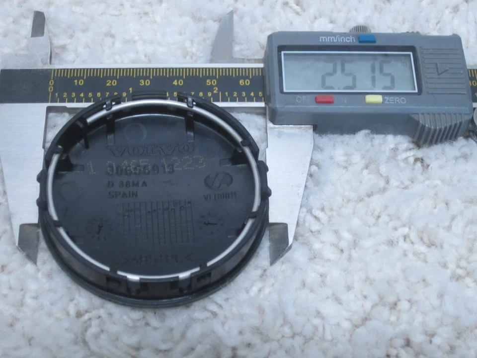 ОРИГИНАЛЬНЫЙ ЦЕНТРАЛЬНЫЙ КОЛПАК КОЛЕСА ИЗ СПЛАВА VOLVO C30, C70, S40, S60, S80 30666913 #2E-9 - Изображение 2 из 2