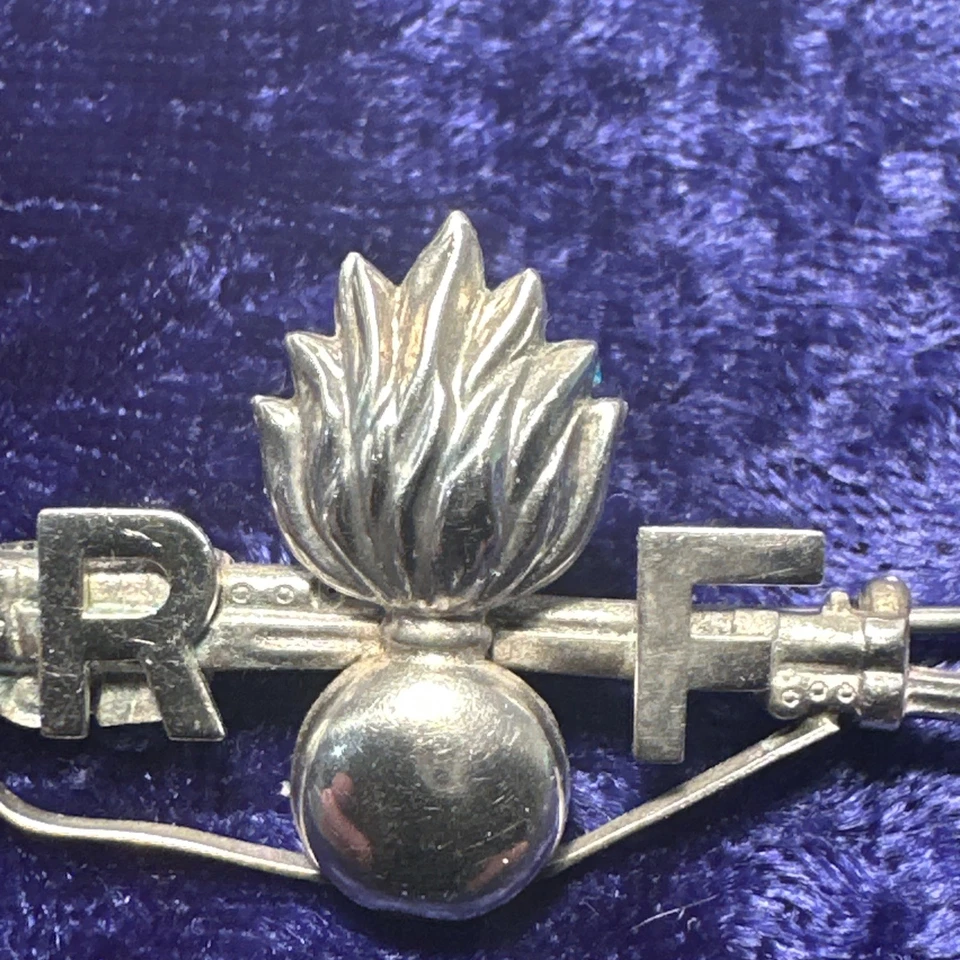 Broche insignia de novia de plata esterlina de fusileros reales antiguos de la Segunda Guerra Mundial. Foto 2 de 4