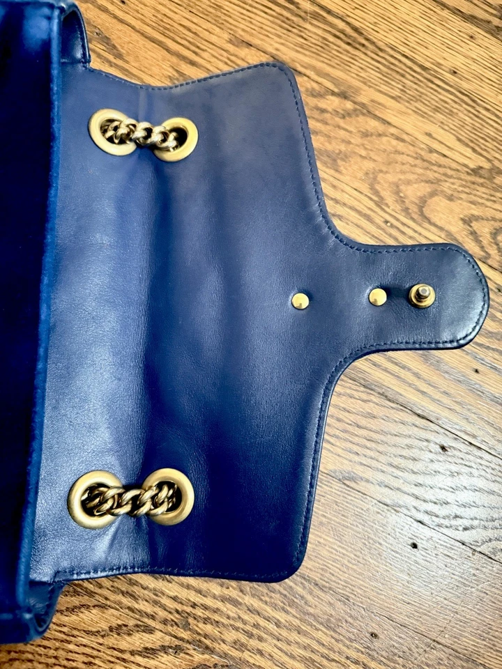 Б/у в хорошем состоянии Gucci Marmont матлассе синий бархат с сертификатом подлинности включен - Изображение 4 из 4