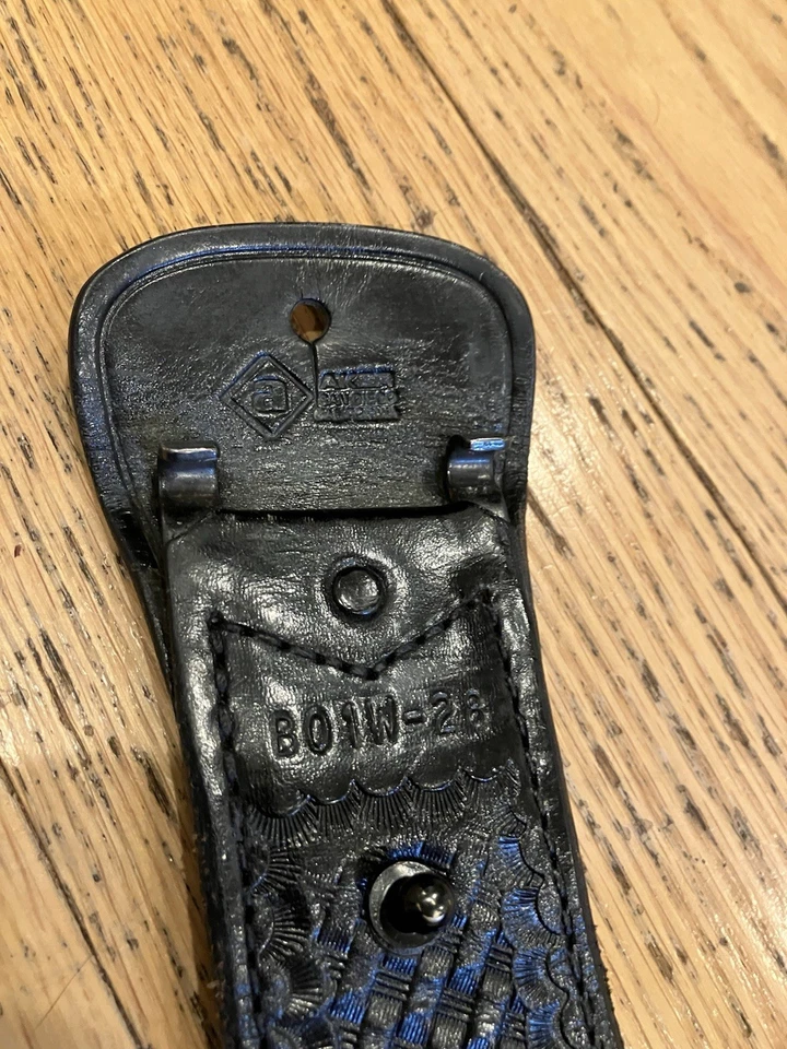 Cinturón de trabajo talla 28 con accesorios varias marcas Foto 2 de 4