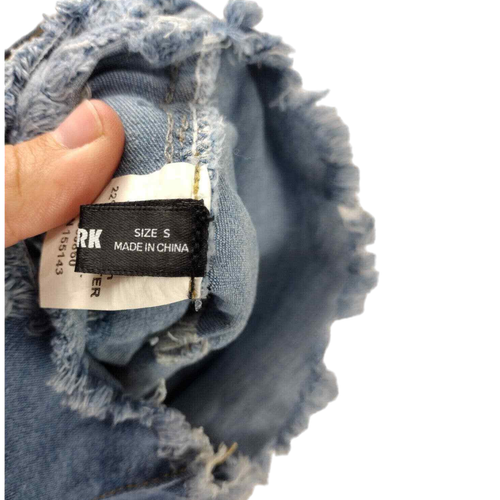 Pantalones cortos de mezclilla pequeños pequeños con dobladillo crudo rasgado cintura alta lavado con dobladillo - Imagen 3 de 7