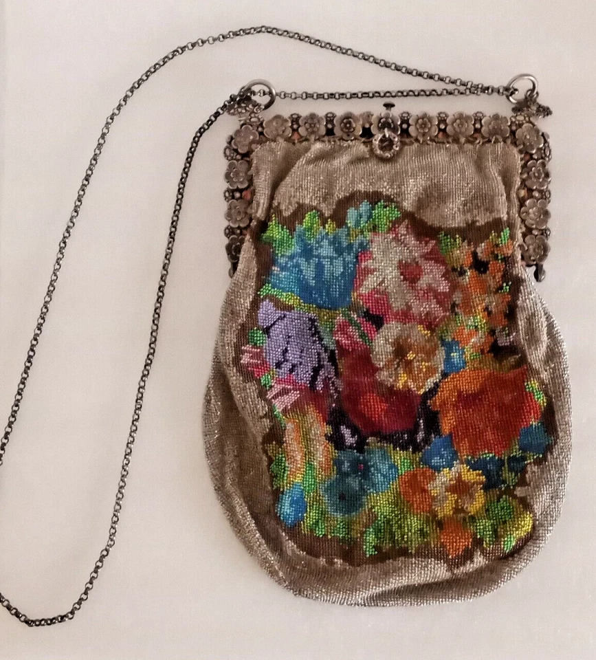 Bolsa floral antiga vitoriana com micro contas com moldura de prata ornamentada - França - Imagem 3 de 4