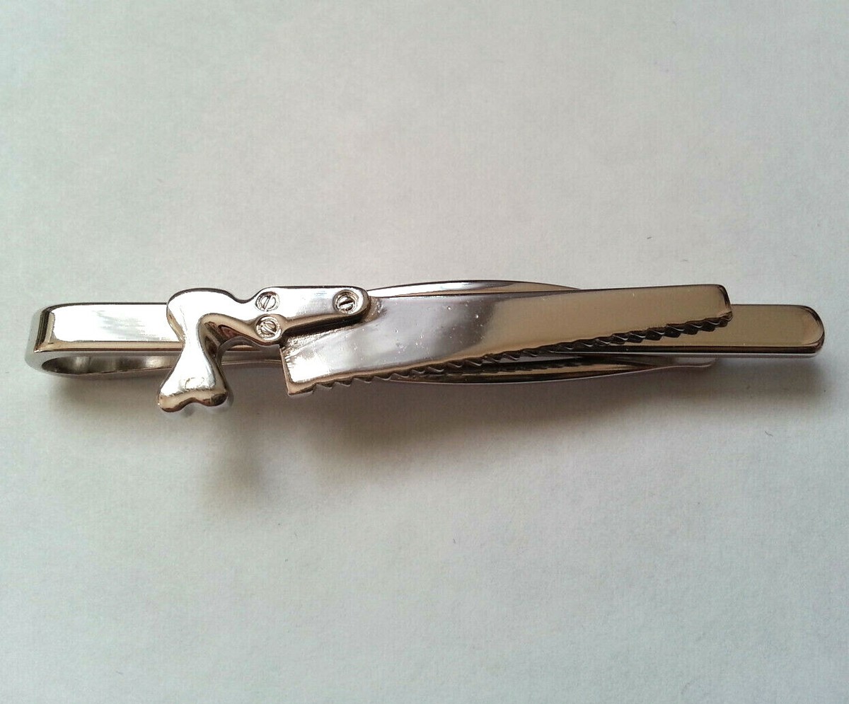 Pince à Cravate Vintage En Forme De Scie De Menuisier - Dorée Et Argentée - Occasion (très Bon état)
