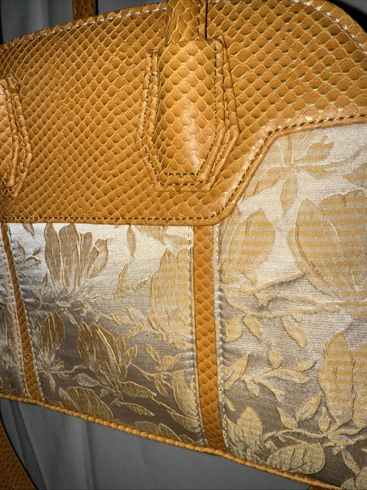 Bolso Bandolera Convertible de Hombro Ruby Shoo Damasco Imitación Cuero Dorado Asa Superior Foto 2 de 4