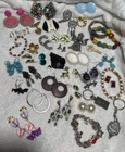 Vintage Costume Jewelry Lot Earrings Pins Brooches Bracelets Estate Craft, 6oz