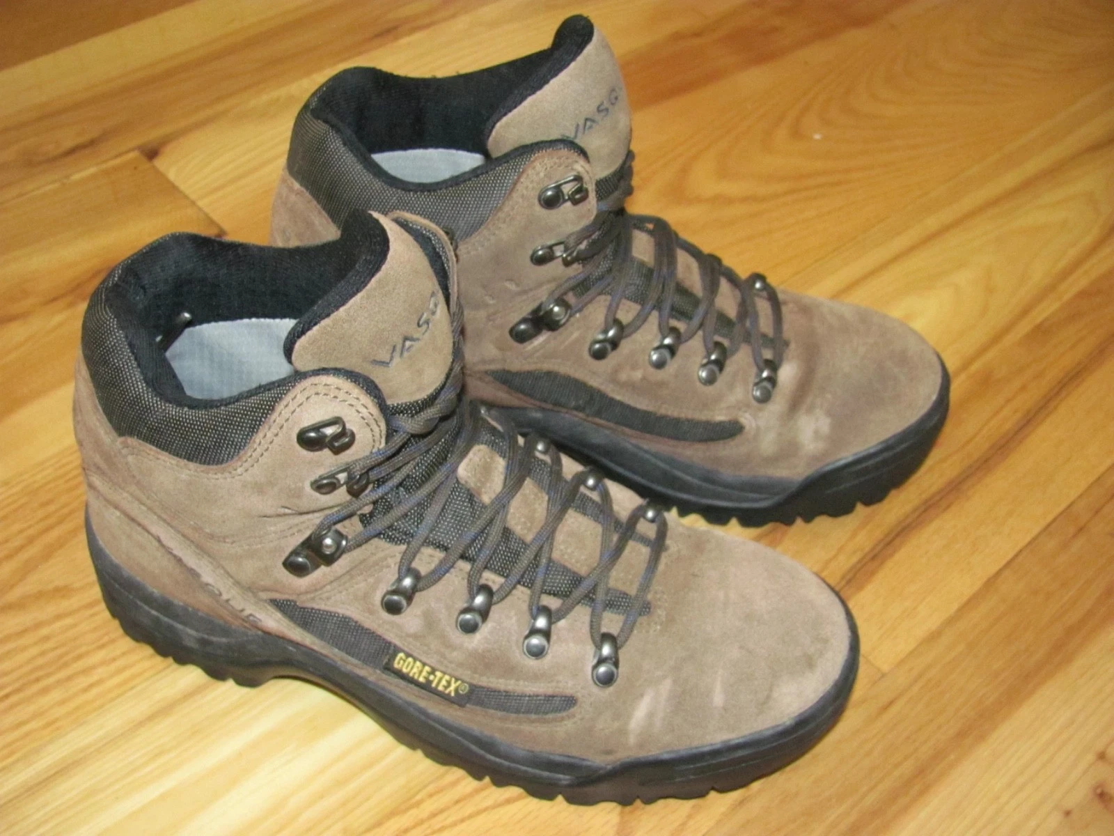 Vasque Vintage Brown Gore-Tex Suede Mid Hiking Boots Men's 9 (VSQ3)