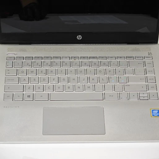 HP Pavilion 14-bf0xx - Intel Pentium CPU 4415U 4GB RAM - Reconstruido, No OS - Imagen 2 de 4