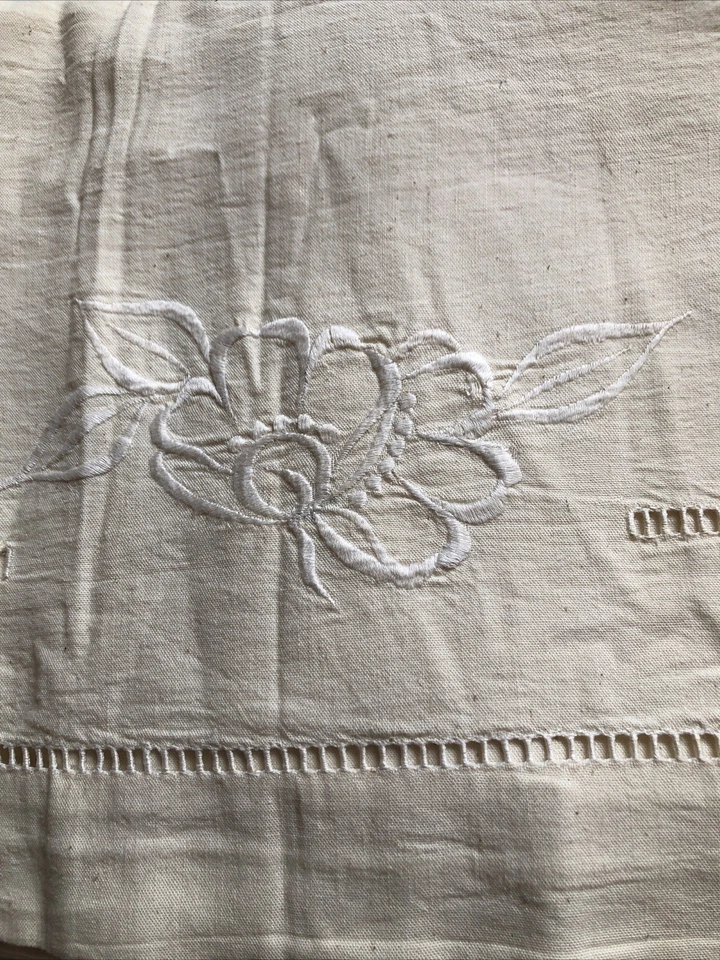drap ancien brodé - Photo 2/4